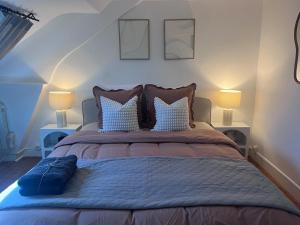 Comfort and Video Projector Close to Downtown