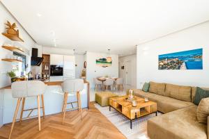 "Zlatna Palma"Luxury Seaview Penthouse & Jacuzzi, 300m to beach