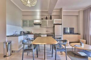 Modern 2 Bedroom Apartment Heart of Cape Town CBD