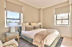Modern 2 Bedroom Apartment Heart of Cape Town CBD