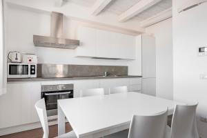 WAVES GLASS Industrial loft in old Murano