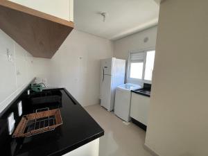 Lindo apto com piscina e churrasqueira a 400m da praia!