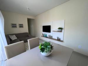 Lindo apto com piscina e churrasqueira a 400m da praia!