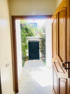 Stunning Sunny Villa, near airport