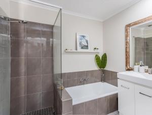 Kirra Shores Coastal Hideaway