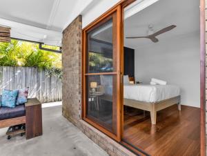 Kirra Shores Coastal Hideaway