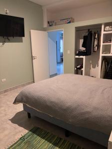 Hermosa casa al pie del cerro