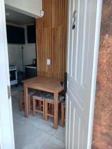 kITNET - Apartamento pé na areia proximo a lagoa e rio