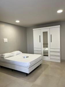 Studio Novo e Silencioso com Garagem e Sacada 150m da UFSM em Camobi