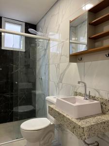 Studio Novo e Silencioso com Garagem e Sacada 150m da UFSM em Camobi