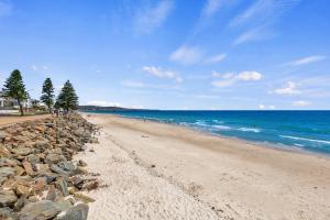 Seaside Retreat Steps from Hove Beach