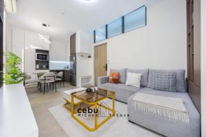 New Modern Pool Front Condo Near IT Park