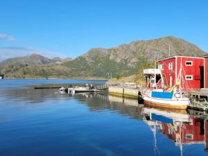 8 person holiday home in Mølnarodden