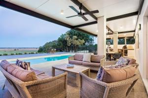 Oasis - Tranquil Getaway with Pool and Scenic Outlooks