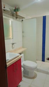 R10 Apartamento con balcon vista a la playa, 2 habitaciones, zona segura, bien iluminado y espacioso