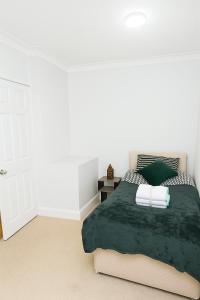 Entire luxury house Free Parking accommodations for contractors and long stays