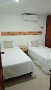 R10 Apartamento con balcon vista a la playa, 2 habitaciones, zona segura, bien iluminado y espacioso