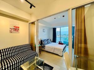 Scr AzureINetflixIBalconyIGames