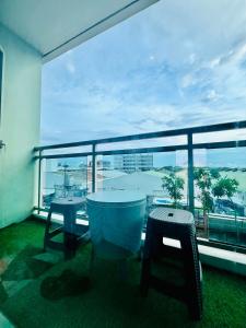 Scr AzureINetflixIBalconyIGames