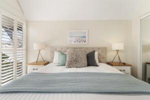 ON THE BEACH - Villa over the road from the beach