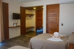 Colibrí Beachfront Room with Pool, Troncones