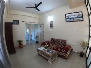 Happy Holiday inn service apartment