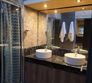 Modern PH with Grill