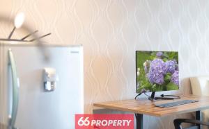 Nimman Desk with Screen Best Location Smart TV