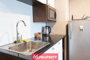 Nimman Desk with Screen Best Location Smart TV