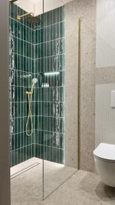 Emerald Art Maison in a Restored Historic Townhouse Riverside Old Town