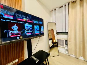 Scr GlamourINetFlixIBalconyICozy