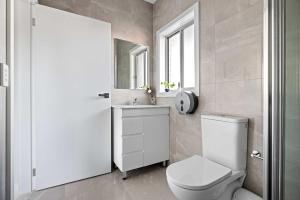 Bright Detached Double Ensuite Room - Near Top Ryde City Shared Amenities