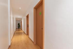 Urbanview Hotel R House Batuaji