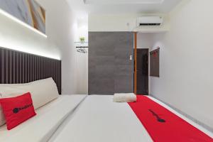 RedDoorz Plus Near SP Plaza Batu Aji Batam