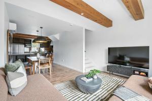 The Adelynn - New Luxury Build in Center of PDX