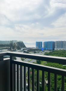 Basil 1BR Staycation Gentry Manor Near Okada & NAIA Airport