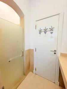 El Gouna Stylish 2BR Italian Compound Beach Access