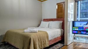 Apartment Near Queen Vic Market and Melbourne Central Station - Parking On Request