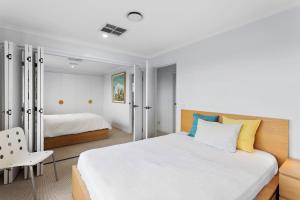 Palmyra Villa - Pool & Spa, Steps to Village