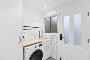 The Point by Coast Hosting