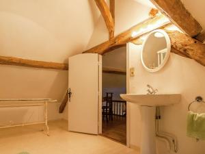 Maisons de vacances Mansion in Aquitaine with Private Pool : photos des chambres