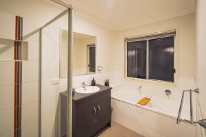 9 Williams Crescent, North Lakes