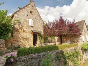 Maisons de vacances Tasteful Cottage in Roziers with Terrace : photos des chambres