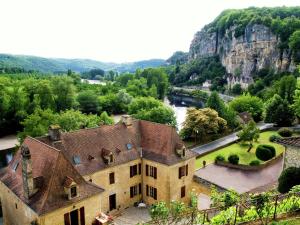 Maisons de vacances Tasteful Cottage in Roziers with Terrace : photos des chambres