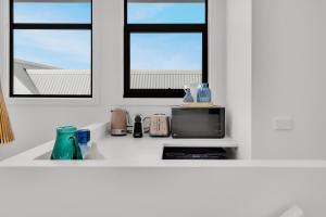 Bridge Beach House Central Barwon Heads Sleeps 12 Walk everywhere Modern beach house Disability Accessible