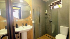 Beachfront 4-bedroom home in Kaprovani pine forest