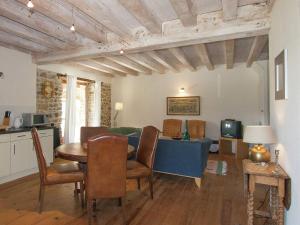 Maisons de vacances Very nice cottage with studio on a domain with heated pool : photos des chambres