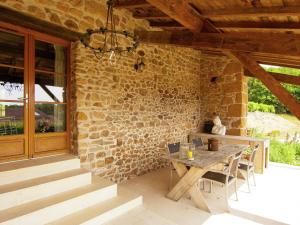 Maisons de vacances Very nice cottage with studio on a domain with heated pool : photos des chambres