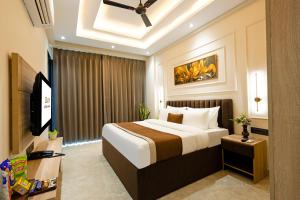 Leaf 9 Grand, Near Udyog vihar and Yashobhoomi