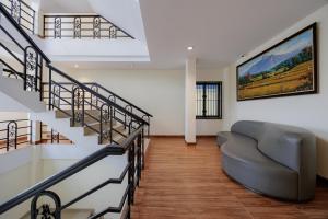 RedDoorz Plus near Ferry Terminal Batam Center